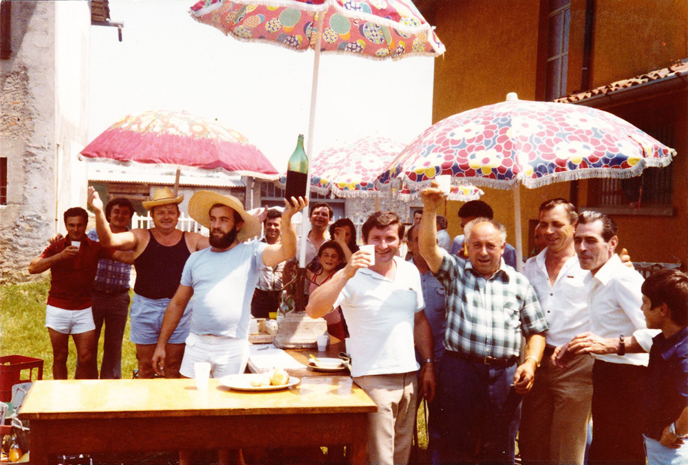 Festa della Famiglia, i promotori della prima edizione della Festa della Famiglia nel parco dell'Asilo (Basella, giugno 1978)