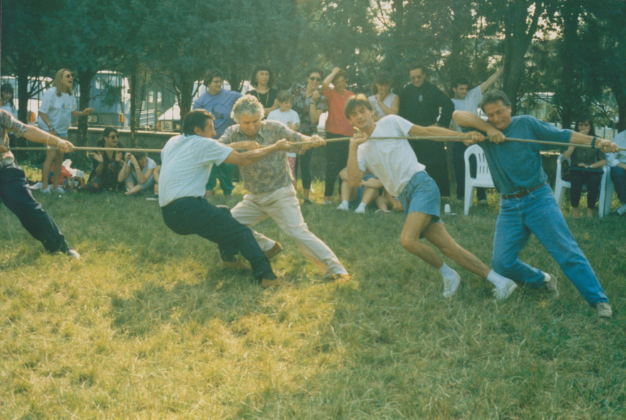 Festa della Famiglia, tiro alla fune (parco dell'Asilo di Basella, 1992)