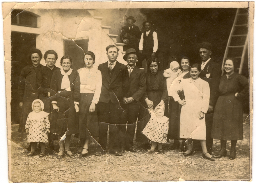 Alcune delle famiglie alla cascina del Cavagnera nel 1940: Carlessi, Bosis, Tasso e Brolis