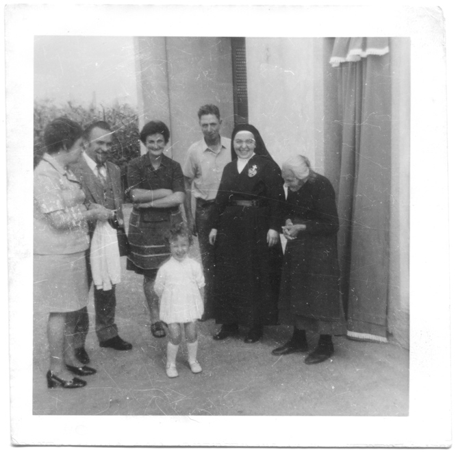 Casa Campana, Angelica e Battista Campana con figlia, Lucia e Antonio Campana, Suor Pia Maria Campana e Teresa Bassetti