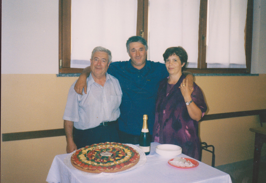 Festa della Famiglia, pranzo anniversario in Oratorio (Basella, 2001)