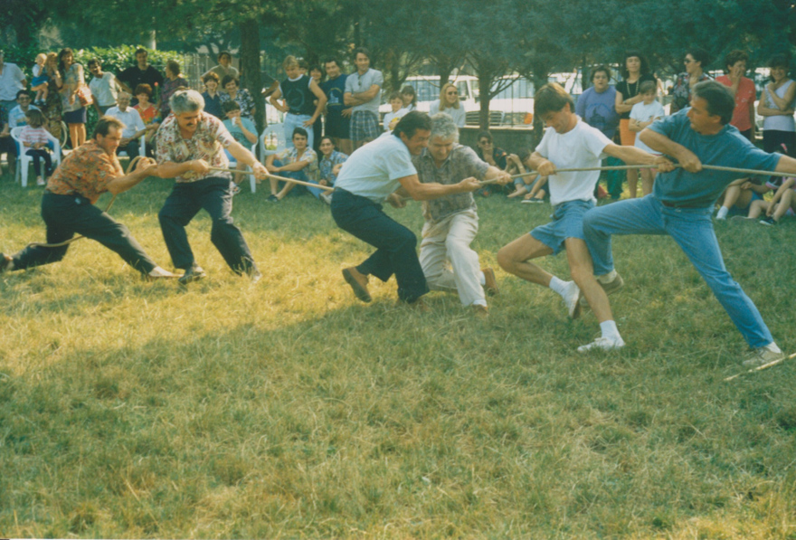 Festa della Famiglia, tiro alla fune (Basella, 1992)