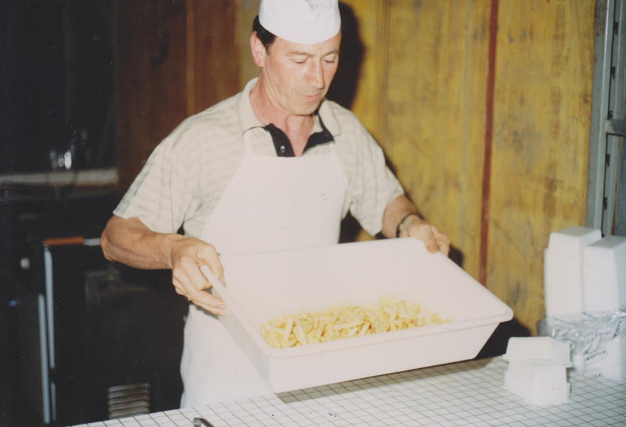 Festa della Famiglia, Franco Faletti alle prese con le patate (Basella, giugno 1998)