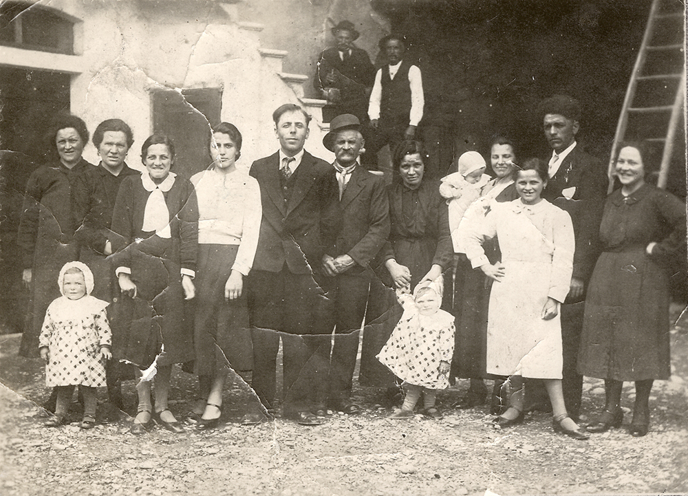 Alcune delle famiglie alla cascina del Cavagnera nel 1940: Carlessi, Bosis, Tasso e Brolis.