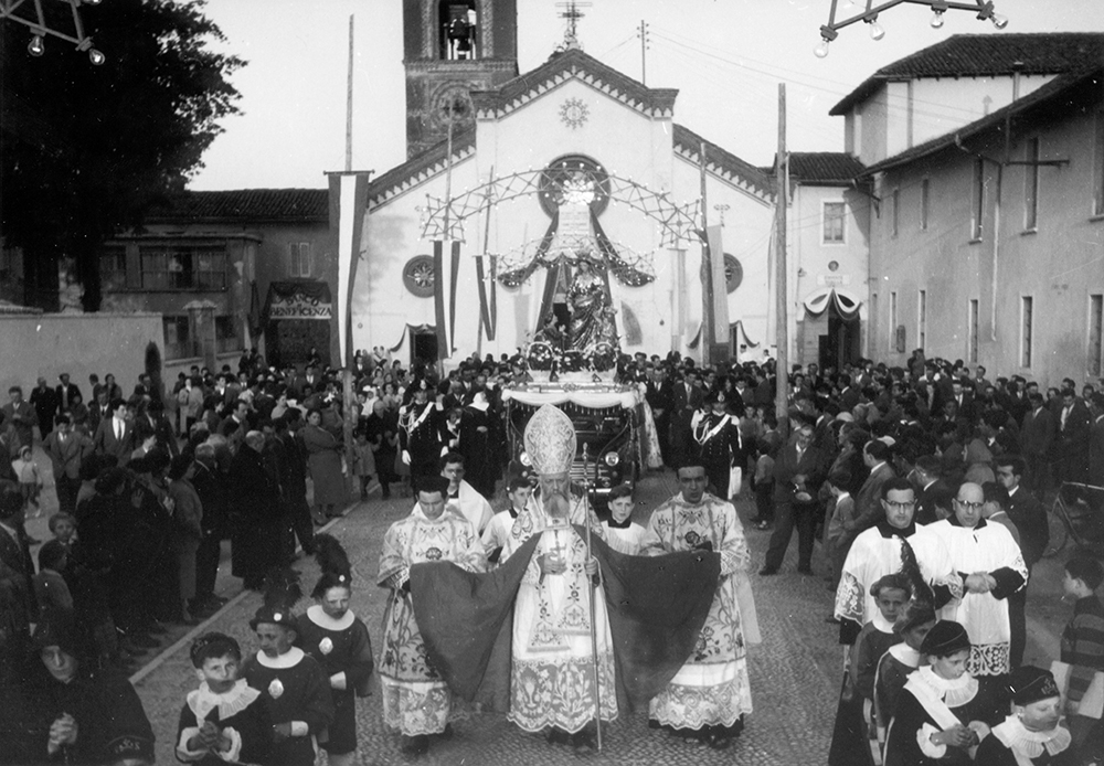 Basella Piazzale Santuario, aprile 1956, sesto Centenario Apparizione, partenza del corteo per Urgnano